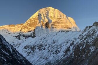 Entre Ciel et Terre : Pèlerinage sur les Hauts Plateaux Tibétains