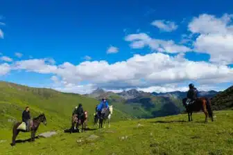 Randonnée à cheval au Sichuan : des Sommets aux Prairies – Image 7