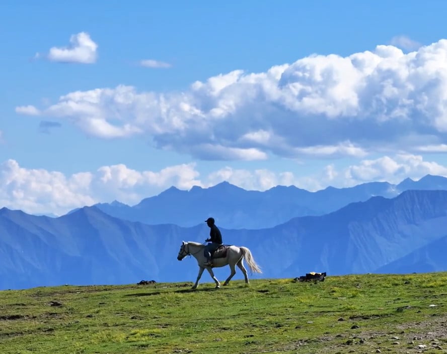Randonnée à cheval au Sichuan : des Sommets aux Prairies – Image 8