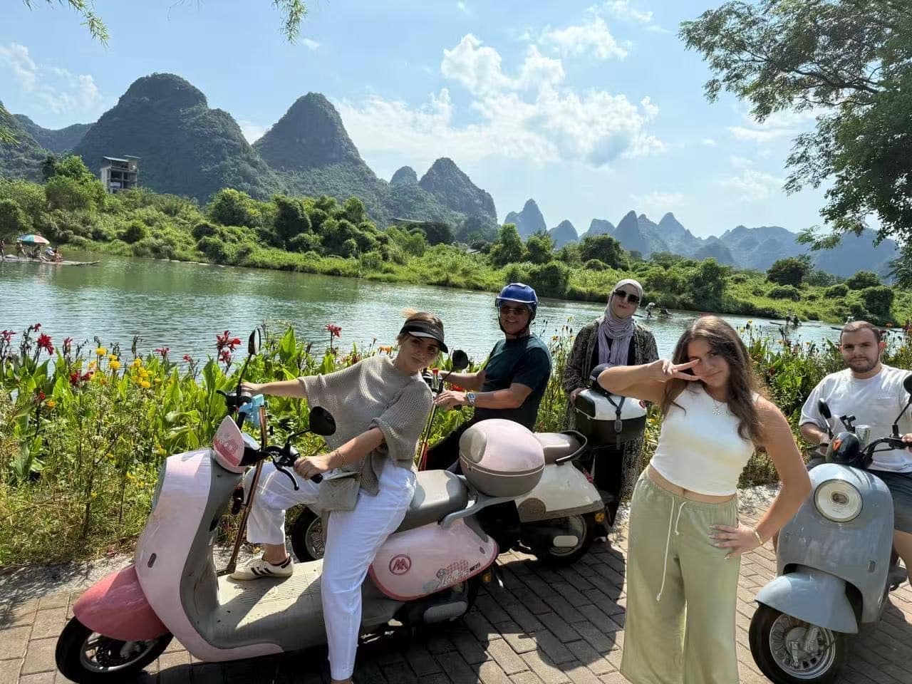 Famille ABDELLATIF – Circuit premiers pas en Chine – Août 2025